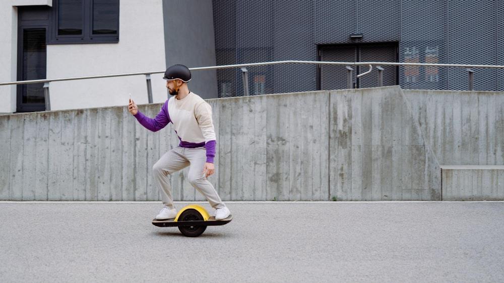 Skateboard électrique