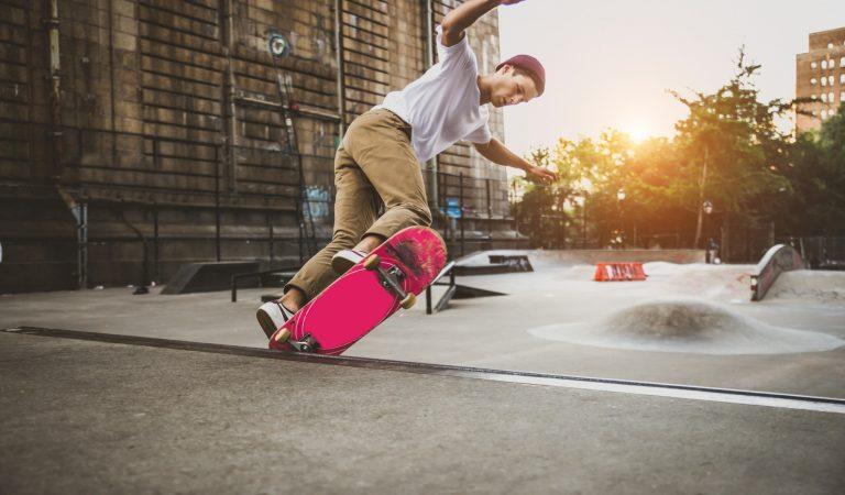 Voyager en avion avec votre skateboard sans stress : Mission impossible ?