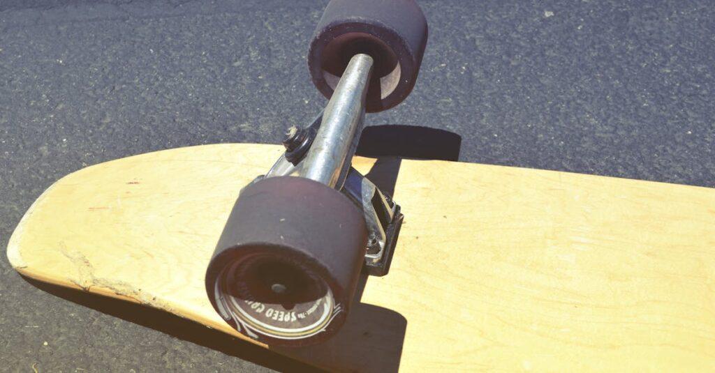 découvrez l'univers passionnant du skateboard ! des conseils pour débutants aux astuces pour perfectionner vos tricks, explorez notre guide complet qui vous accompagne dans votre aventure sur planche. rejoignez la communauté et exprimez votre style unique sur le bitume.