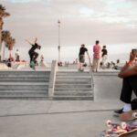 découvrez l'univers captivant du skateboarding, un sport alliant technique, style et passion. que vous soyez débutant ou skateur expérimenté, trouvez des astuces, des conseils et des tendances pour améliorer votre pratique et vivre pleinement cette culture urbaine.