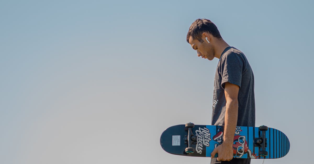 découvrez l'univers du skateboarding : astuces, techniques, et culture. que vous soyez débutant ou expert, plongez dans le monde fascinant du skateboard et apprenez à maîtriser votre planche tout en vous amusant.