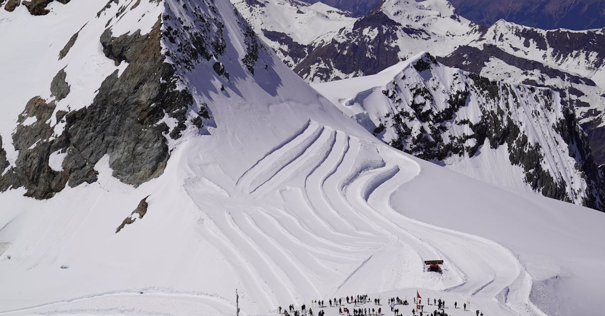 découvrez des conseils essentiels pour débuter le ski en toute confiance ! apprenez les techniques de base, les astuces pour choisir votre équipement, et comment maîtriser vos premières descentes en toute sécurité. parfait pour les skieurs novices désireux de profiter pleinement des pistes.