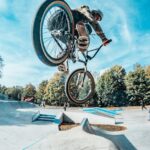 découvrez l'univers du bmx : des conseils pour débutants, les meilleures techniques, des vidéos inspirantes et les dernières tendances en matière de vélos et de compétitions. préparez-vous à rider comme un pro !