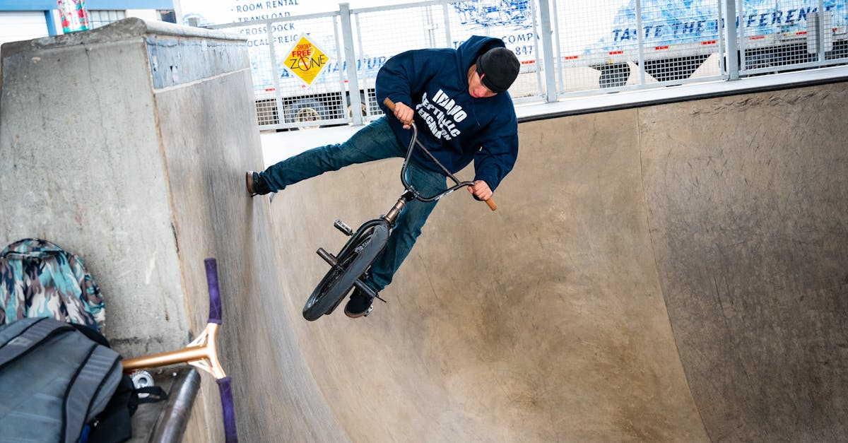 découvrez les meilleures astuces et techniques de tricks en bmx pour impressionner vos amis et améliorer vos performances. apprenez à maîtriser des figures emblématiques et à développer votre style unique sur deux roues.