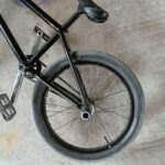découvrez les meilleurs tricks de bmx et apprenez à maîtriser des figures époustouflantes. que vous soyez débutant ou expert, notre guide vous offre des conseils et des tutoriels pour améliorer votre style et vos compétences sur le vélo. plongez dans l'univers palpitant du bmx !