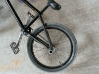 découvrez les meilleurs tricks de bmx et apprenez à maîtriser des figures époustouflantes. que vous soyez débutant ou expert, notre guide vous offre des conseils et des tutoriels pour améliorer votre style et vos compétences sur le vélo. plongez dans l'univers palpitant du bmx !