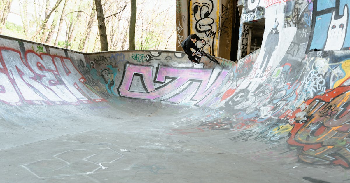 découvrez les meilleures astuces et techniques pour maîtriser les tricks en bmx ! que vous soyez débutant ou expert, apprenez à impressionner avec des figures audacieuses et des mouvements époustouflants. rejoignez notre communauté de passionnés et améliorez vos compétences en bmx!