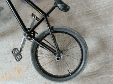 découvrez les meilleurs tricks de bmx et apprenez à maîtriser des figures époustouflantes. que vous soyez débutant ou expert, notre guide vous offre des conseils et des tutoriels pour améliorer votre style et vos compétences sur le vélo. plongez dans l'univers palpitant du bmx !