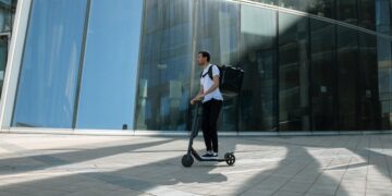 découvrez notre sélection de trottinettes électriques, alliant performance, design moderne et confort de conduite. idéales pour vos déplacements urbains, nos trottinettes offrent une autonomie optimale et des fonctionnalités innovantes. profitez d'une conduite fluide et écologique pour naviguer facilement dans la ville.