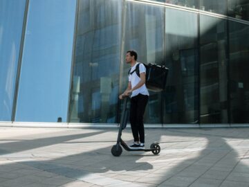 découvrez notre sélection de trottinettes électriques, alliant performance, design moderne et confort de conduite. idéales pour vos déplacements urbains, nos trottinettes offrent une autonomie optimale et des fonctionnalités innovantes. profitez d'une conduite fluide et écologique pour naviguer facilement dans la ville.