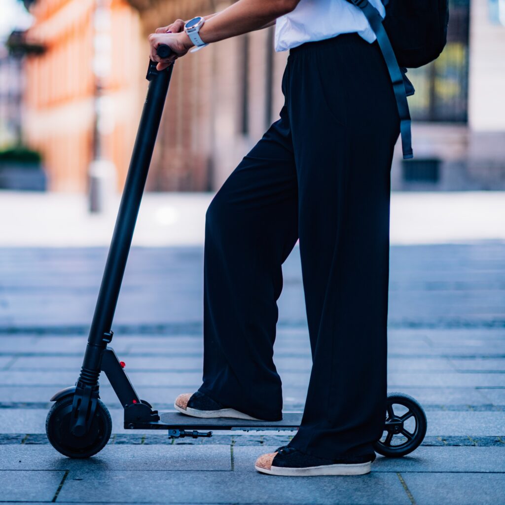Image pour la législation et les règles à connaître pour pratiquer la trottinette électrique en sécurité Image pour la législation et les règles à connaître pour pratiquer la trottinette électrique en sécurité