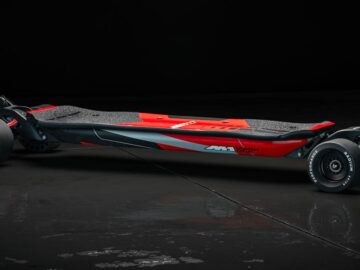 découvrez le monde des skateboards électriques : performants, écologiques et amusants. idéals pour les déplacements urbains, ces engins innovants combinent vitesse, autonomie et design pour offrir une expérience de glisse unique. explorez les meilleurs modèles et trouvez le skateboard électrique qui vous convient le mieux.