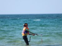 découvrez les meilleures pratiques de sécurité en kitesurf pour profiter pleinement de votre expérience sur l'eau. apprenez des conseils essentiels pour naviguer en toute sécurité et éviter les accidents.