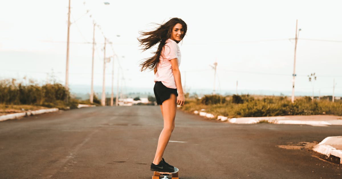 découvrez l'univers du skateboard : équipements, techniques, astuces et tendances. que vous soyez débutant ou expert, trouvez ici tout ce qu'il faut savoir pour rouler avec style et sécurité.