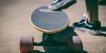 découvrez le monde passionnant du skateboard ! que vous soyez débutant ou expert, trouvez des conseils, des astuces et des tendances pour améliorer votre technique et profiter pleinement de ce sport urbain. rejoignez la communauté et faites glisser votre créativité sur la planche.