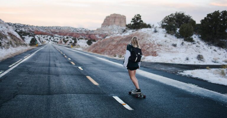 découvrez l'univers du skateboard, une activité passionnante alliant style, tricks et sensations fortes. que vous soyez débutant ou pro, trouvez des conseils, des techniques, et tout le matériel nécessaire pour rider avec succès. rejoignez la communauté des skateurs!