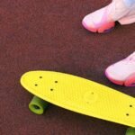 découvrez l'univers passionnant du skateboard, de l'histoire de ce sport urbain aux techniques avancées pour maîtriser votre planche. que vous soyez débutant ou skateur confirmé, trouvez des conseils, des vidéos et des tutos pour progresser et profiter pleinement de votre expérience sur le bitume!