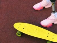 découvrez l'univers passionnant du skateboard, de l'histoire de ce sport urbain aux techniques avancées pour maîtriser votre planche. que vous soyez débutant ou skateur confirmé, trouvez des conseils, des vidéos et des tutos pour progresser et profiter pleinement de votre expérience sur le bitume!