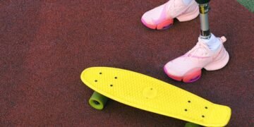 découvrez l'univers passionnant du skateboard, de l'histoire de ce sport urbain aux techniques avancées pour maîtriser votre planche. que vous soyez débutant ou skateur confirmé, trouvez des conseils, des vidéos et des tutos pour progresser et profiter pleinement de votre expérience sur le bitume!