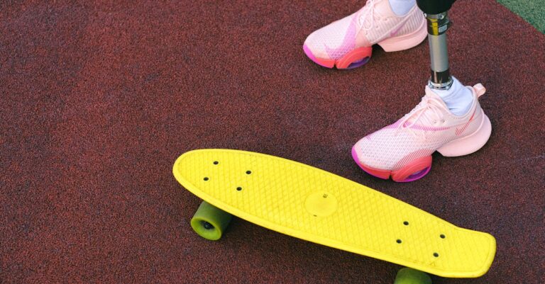 découvrez l'univers passionnant du skateboard, de l'histoire de ce sport urbain aux techniques avancées pour maîtriser votre planche. que vous soyez débutant ou skateur confirmé, trouvez des conseils, des vidéos et des tutos pour progresser et profiter pleinement de votre expérience sur le bitume!