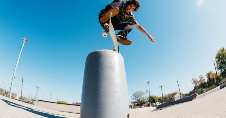 découvrez l'univers passionnant des skateboarders ! apprenez sur les techniques, les meilleurs spots et les tendances du skate. que vous soyez débutant ou pro, plongez dans la culture du skateboard et laissez-vous inspirer par des tricks époustouflants.