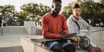 découvrez l'univers fascinant des skateboarders : astuces, techniques, et culture du skate. que vous soyez débutant ou pro, plongez dans les tricks légendaires et la passion de cette communauté dynamique.