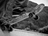 découvrez l'univers captivant du skateboard : techniques, conseils pour débutants, dernières tendances, et le lifestyle qui entoure ce sport urbain emblématique. rejoignez la communauté des passionnés et trouvez l'inspiration pour vos prochaines sessions de glisse !