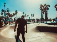 découvrez l'univers captivant du skateboarding, ses techniques, ses tricks et son culture vibrante. que vous soyez débutant ou expert, plongez dans nos conseils, vidéos et astuces pour améliorer votre pratique et profiter pleinement de ce sport dynamique.