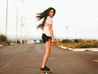 découvrez l'univers passionnant du skateboard. apprenez des techniques de glisse, explorez les meilleurs spots et suivez l'actualité des riders. que vous soyez débutant ou expert, le skateboarding vous offre une liberté d'expression unique et un style de vie dynamique.