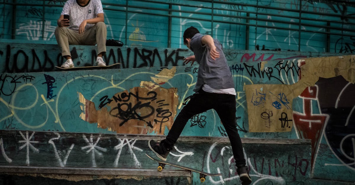 découvrez l'univers passionnant du skateboarding : techniques, équipements, conseils pour débutants et avancés, et conseils pour rider en toute sécurité. rejoignez la communauté des passionnés de glisse et explorez les meilleures destinations pour skater.