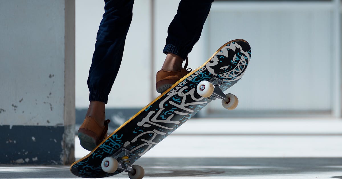 découvrez l'univers du skateboarding, une activité dynamique qui allie adrénaline et créativité. explorez les techniques, les tendances et les astuces pour maîtriser votre planche. que vous soyez débutant ou expert, plongez dans le monde du skate et laissez-vous inspirer par la culture urbaine.