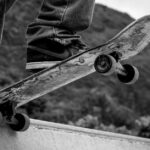 découvrez l'univers du skateboarding, un sport dynamique et créatif qui allie tricks techniques et style de vie urbain. que vous soyez débutant ou skateur expérimenté, plongez dans des conseils, des vidéos inspirantes et les dernières tendances du monde du skate.