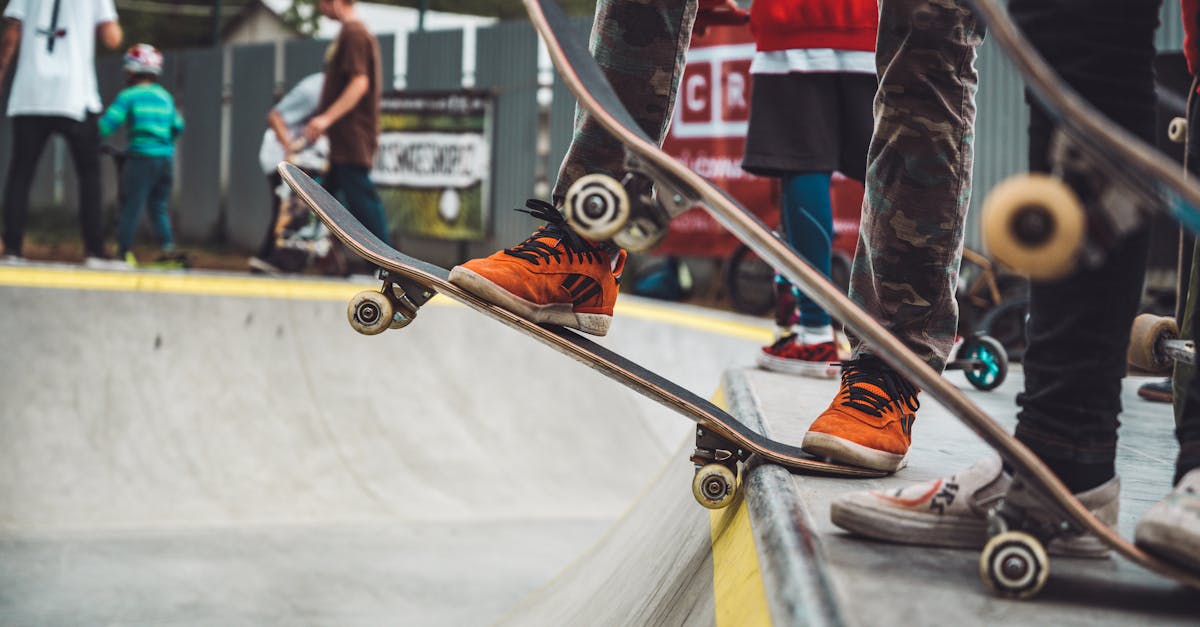 découvrez l'univers fascinant du skateboarding : astuces, techniques, matériel et culture qui entourent ce sport urbain. rejoignez la communauté des passionnés et apprenez à rider avec style !