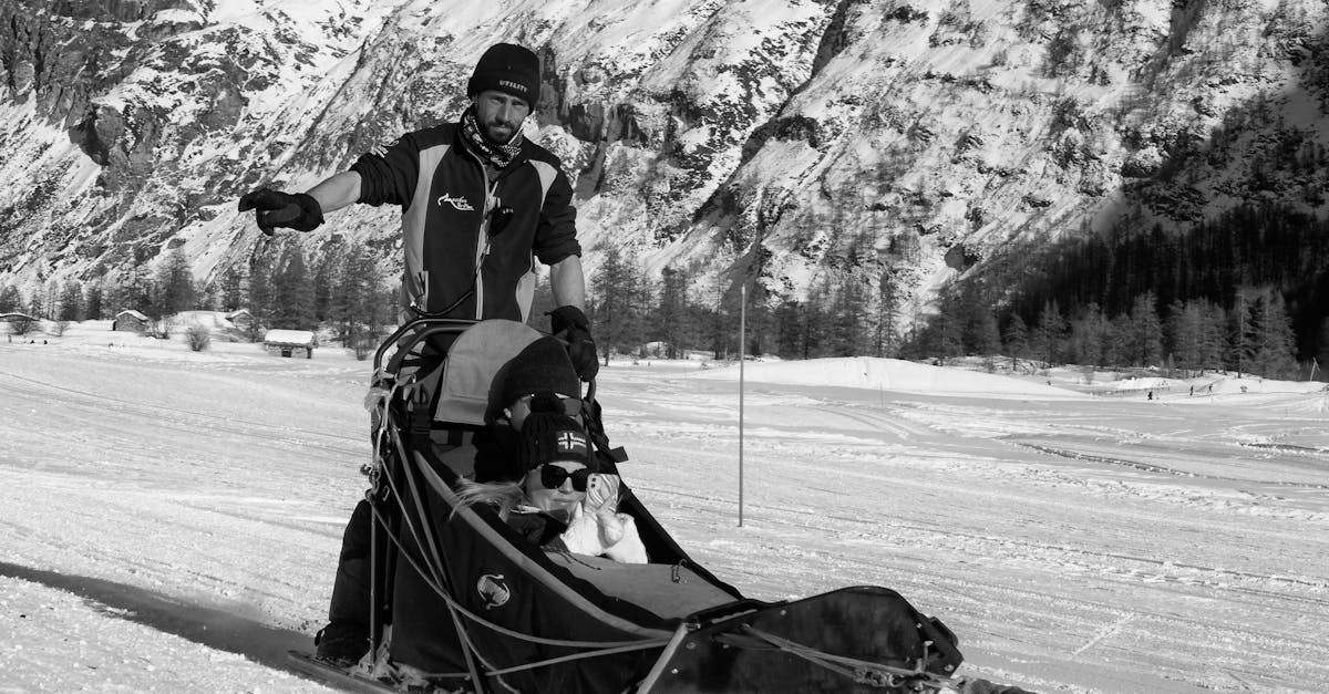 découvrez notre guide des tailles de chaussures de ski pour choisir la paire idéale qui vous garantira confort et performance sur les pistes. que vous soyez débutant ou expert, trouvez la taille adaptée à votre morphologie et profitez pleinement de votre expérience de ski.