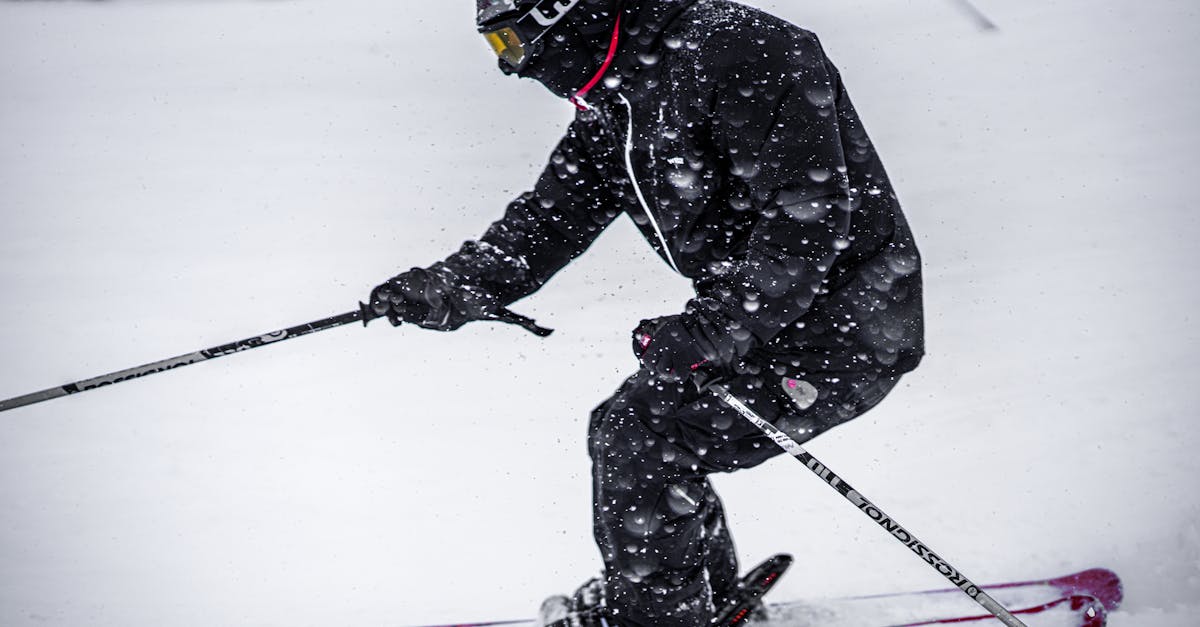 découvrez notre guide des tailles de chaussures de ski pour choisir la paire idéale qui vous offrira confort et performance sur les pistes. obtenez des conseils sur la mesure de vos pieds et les ajustements à prendre en compte avant votre prochaine aventure au ski.