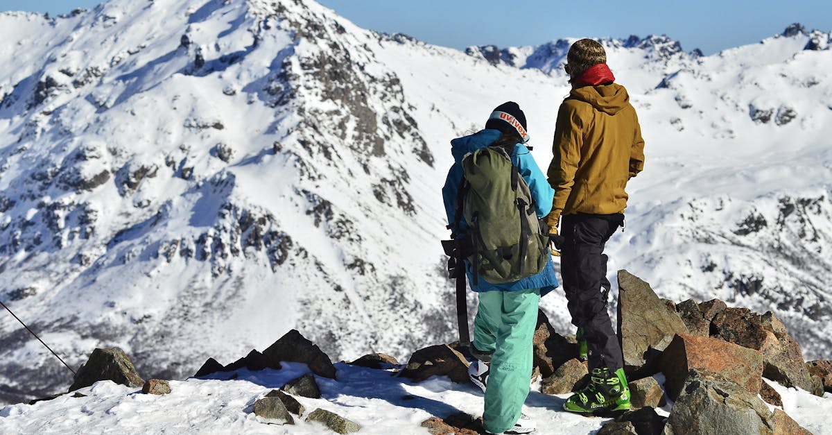 découvrez tout ce qu'il faut savoir sur le poids des chaussures de ski : impact sur votre performance, conseils pour choisir des modèles légers et les meilleures options sur le marché. préparez-vous pour des descentes inoubliables!