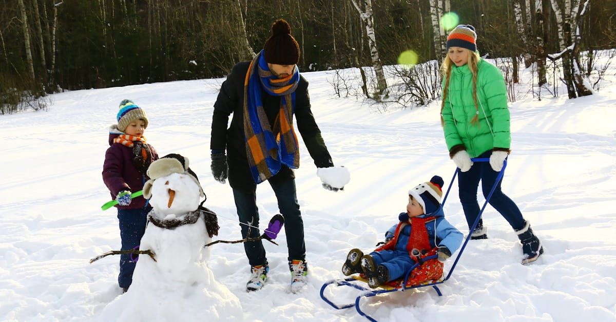 découvrez tout ce qu'il faut savoir sur le poids des chaussures de ski : comment cela influence votre performance sur les pistes, les différents types disponibles et nos conseils pour choisir la paire idéale selon votre style de ski.