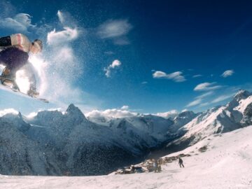 découvrez l'univers palpitant du snowboarding ! apprenez les techniques, les meilleurs spots et les équipements indispensables pour vivre des sensations fortes sur les pistes enneigées. idéal pour débutants et riders expérimentés.