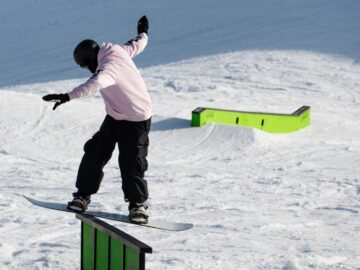 découvrez le snowpark, un lieu incontournable pour les amateurs de sports de glisse. profitez d'un espace dédié aux skieurs et snowboardeurs de tous niveaux, avec des modules variés, des pistes entretenues et une ambiance conviviale pour partager des moments inoubliables sur la neige.