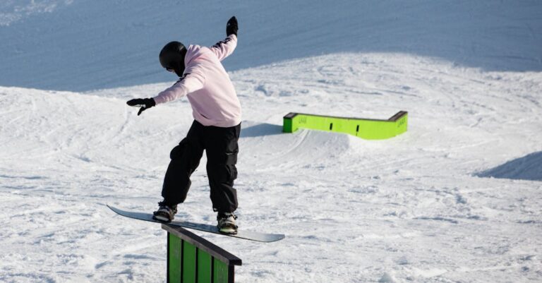 découvrez le snowpark, un lieu incontournable pour les amateurs de sports de glisse. profitez d'un espace dédié aux skieurs et snowboardeurs de tous niveaux, avec des modules variés, des pistes entretenues et une ambiance conviviale pour partager des moments inoubliables sur la neige.