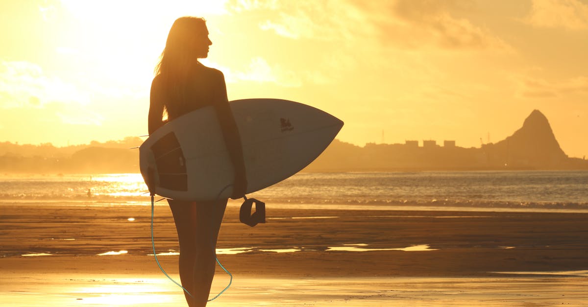 découvrez l'univers fascinant du surf, un sport aquatique qui allie sensations fortes et communion avec la nature. apprenez les meilleures techniques, trouvez les meilleures spots de surf, et plongez dans cette expérience unique entre vagues et adrénaline.