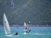 découvrez le plaisir du windsurfing, un sport nautique fascinant qui combine la vitesse, la glisse et le contact avec la nature. que vous soyez débutant ou expert, trouvez des conseils, des astuces et des destinations idéales pour profiter au maximum de votre expérience sur l'eau.