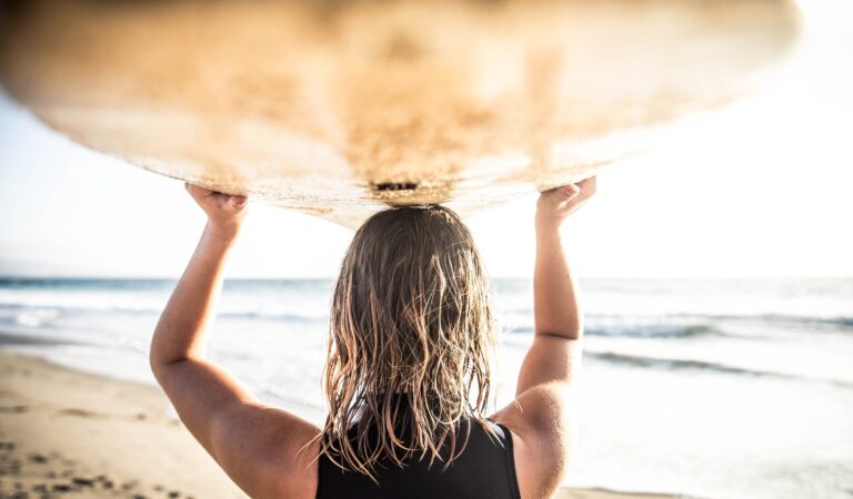 Comment Entretenir sa Planche de Surf pour une Longévité Maximale